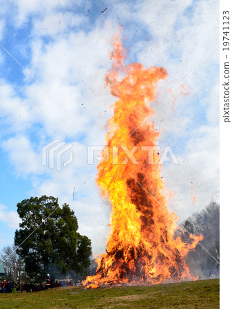 Grilling donkey 19741123