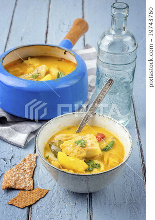 Fishsoup in Pot 19743760