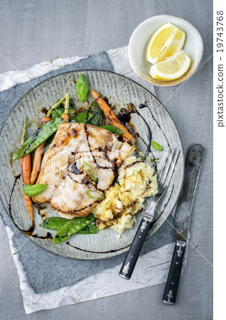 Coalfish Filet Teriyaki with Vegetable 19743768