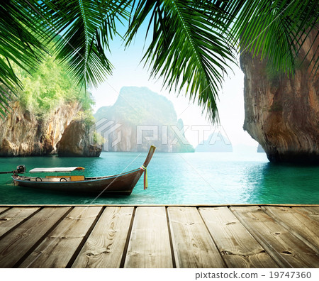 Adaman sea and wooden boat in Thailand 19747360