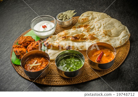 典型的印度咖哩和南典型的印度咖哩套 19748712