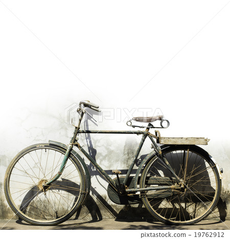 old bicycle 19762912