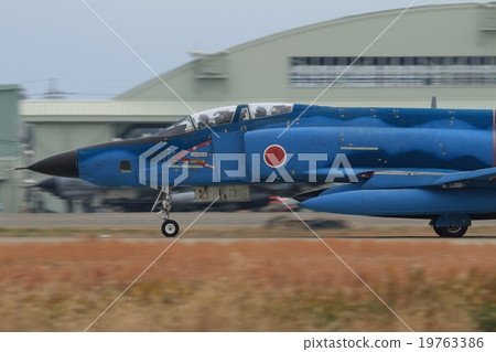 空中自衛隊戰鬥機著陸RF-4E 空中自衛隊戰鬥機著陸RF-4E 19763386