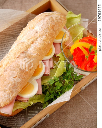 Pastrami loose baguette sand (high angle) 19763655