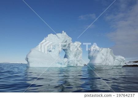 Arctic iceberg Arctic iceberg 19764237