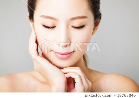 closeup smiling young  beautiful asian woman face 19765840