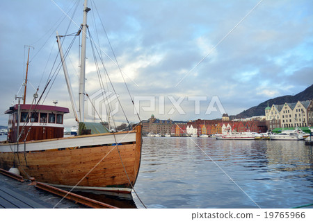 Pier and the world heritage Bryggen warehouse group (Bryggen) Northern Europe Norway 19765966