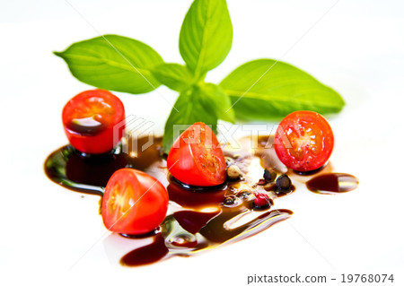 Tomato with Basil and Balsamic dressing 19768074