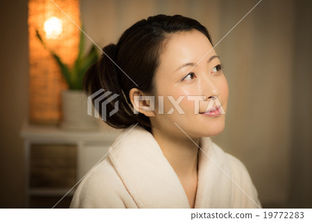 夜間護理女性 19772283