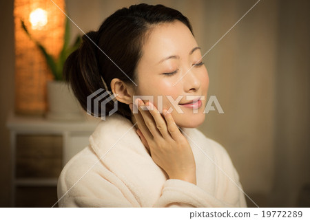 Night care women 19772289