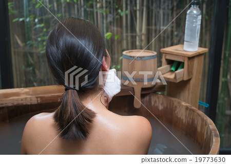 Onsen series : Unrecognizable woman in wooden bath 19773630