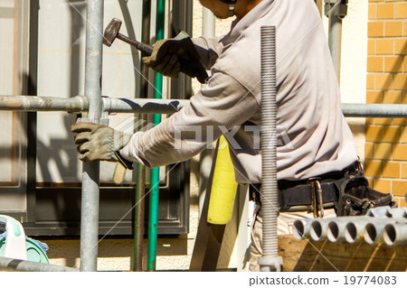 Exterior wall construction scaffolding Exterior wall construction scaffolding 19774083