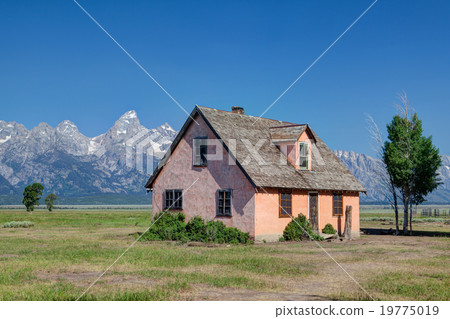 On the iconic John Moulton farm 19775019