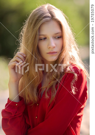 Portrait of beautiful girl Portrait of beautiful girl 19785079