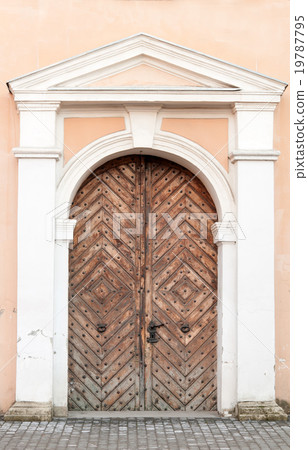 brown door 19787795