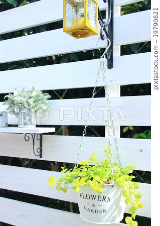 Gardening image Gardening image 19790621