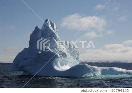 Arctic iceberg 19794195