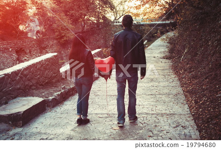 couple in park couple in park 19794680