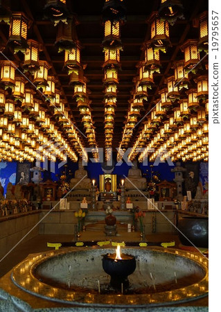 令人敬畏的洞穴 令人敬畏的洞穴 19795657