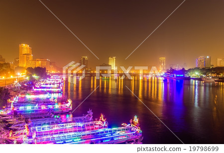 The embankment of Cairo at night 19798699