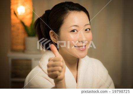 Night care women Night care women 19798725