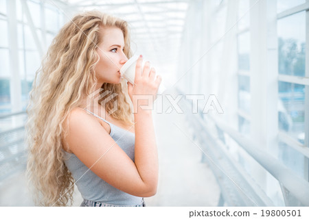 Coffee on the bridge. Coffee on the bridge. 19800501