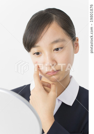 初中生患有痤瘡 19801876