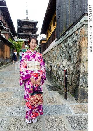 Japanese woman with kimono and visit yasaka pagoda 19804855
