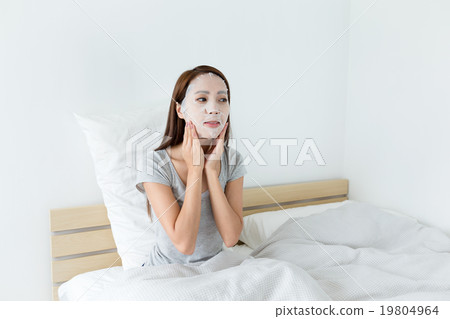 Woman doing facial masking 19804964