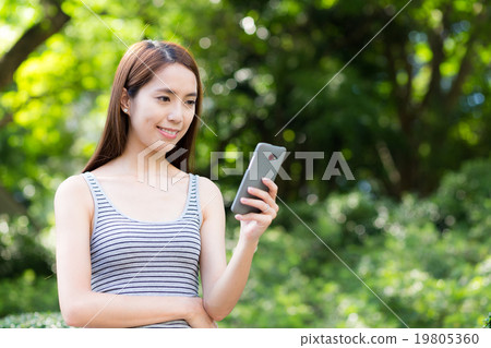 Woman use of the cellphone Woman use of the cellphone 19805360