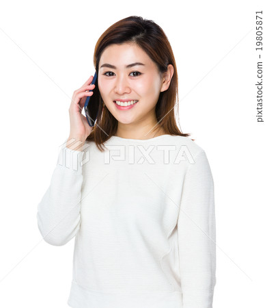 Young woman talk to cellphone Young woman talk to cellphone 19805871