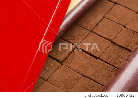 Boxed raw chocolate Boxed raw chocolate 19809422