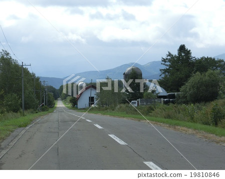 Scenery with farms in the Tokachi region of Hokkaido Scenery with farms in the Tokachi region of Hokkaido 19810846