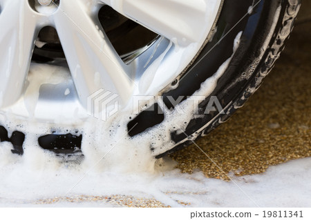 car wash with soap, car cleaning service 19811341