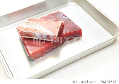 自然解凍的冷凍金槍魚 19815712