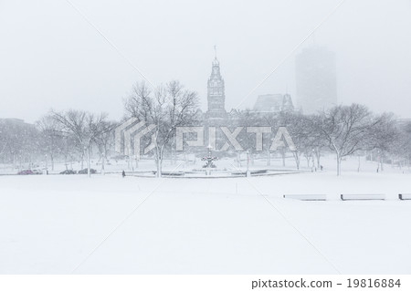 Tourny fountain Convention center in winter 19816884