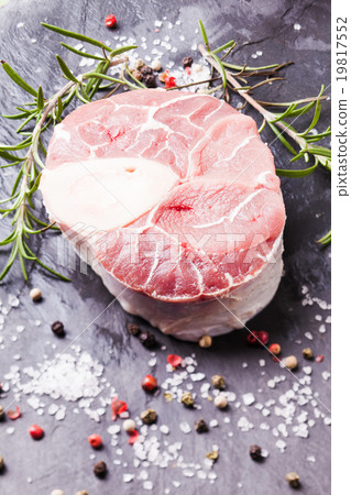 Cross cut veal shank  19817552