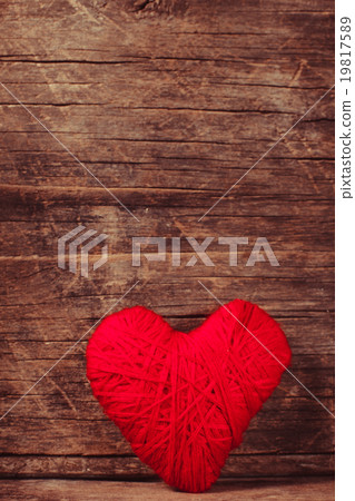 Red thread heart 19817589