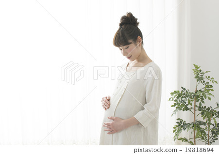 Happy pregnant women Happy pregnant women 19818694