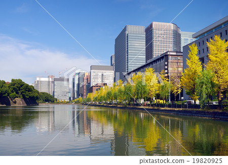 Hibiya moat 19820925