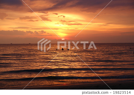 Radiant sea beach sunset 19823514