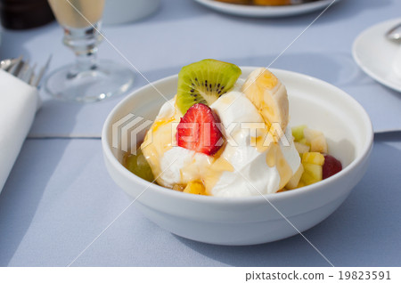 Fruit yogurt in honey Fruit yogurt in honey 19823591