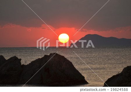 First sunrise 19824588