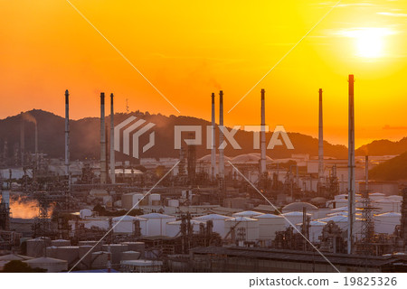 Oil refinery plant, heavy petrochemical industry. Oil refinery plant, heavy petrochemical industry. 19825326