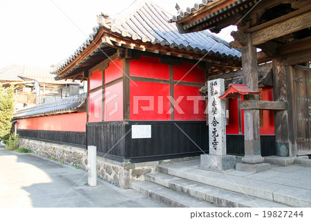 Red wall of Gwin-yama 19827244