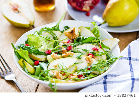 Pear with Pommegranate and Rocket salad 19827461