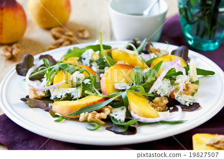 Peach with Blue cheese and Rocket salad 19827507