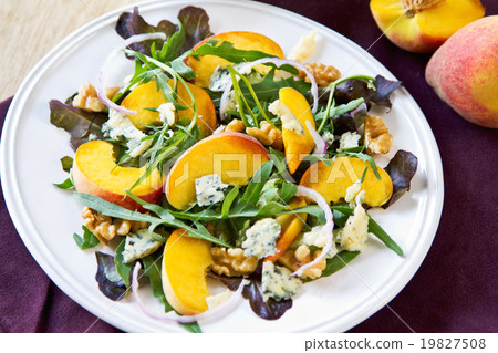 Peach with Blue cheese and Rocket salad 19827508
