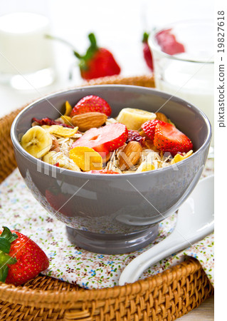 Muesli breakfast 19827618