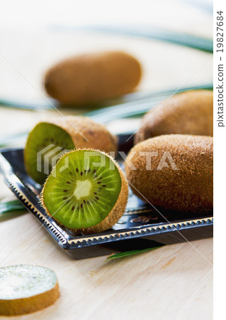 Kiwi fruit 19827684